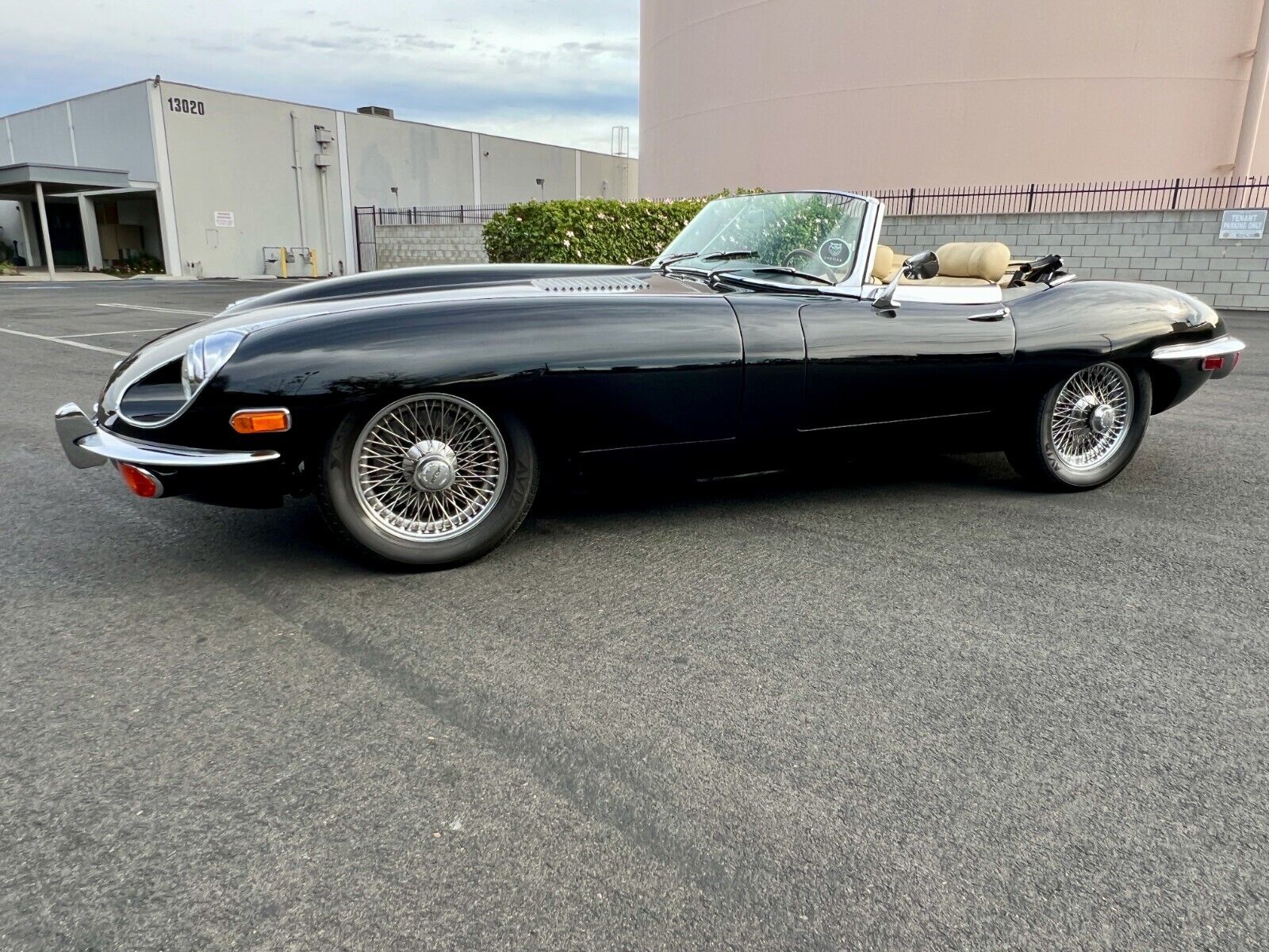 Jaguar-E-Type-Cabriolet-1970-Black-Black-52640-12