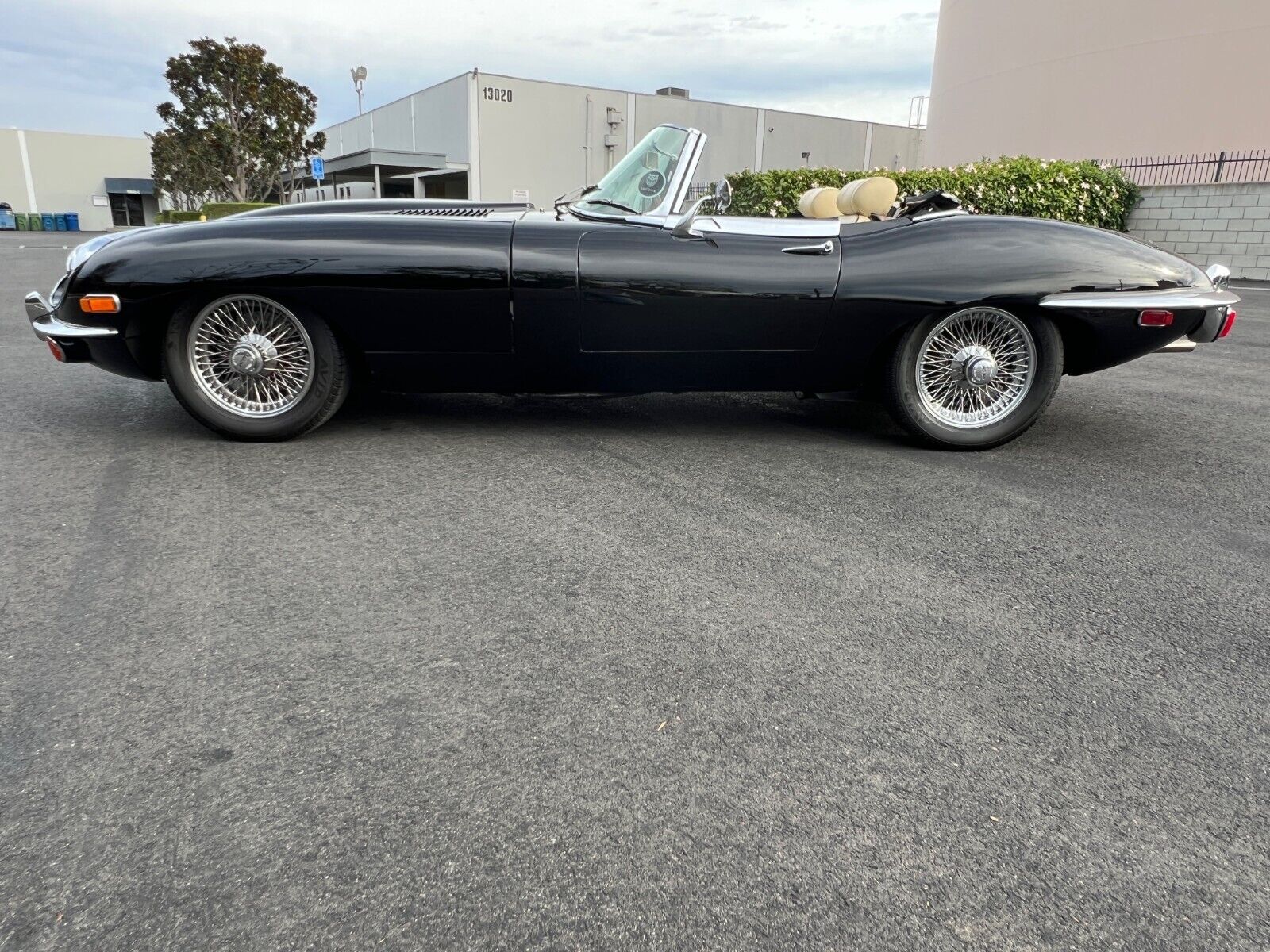 Jaguar-E-Type-Cabriolet-1970-Black-Black-52640-14