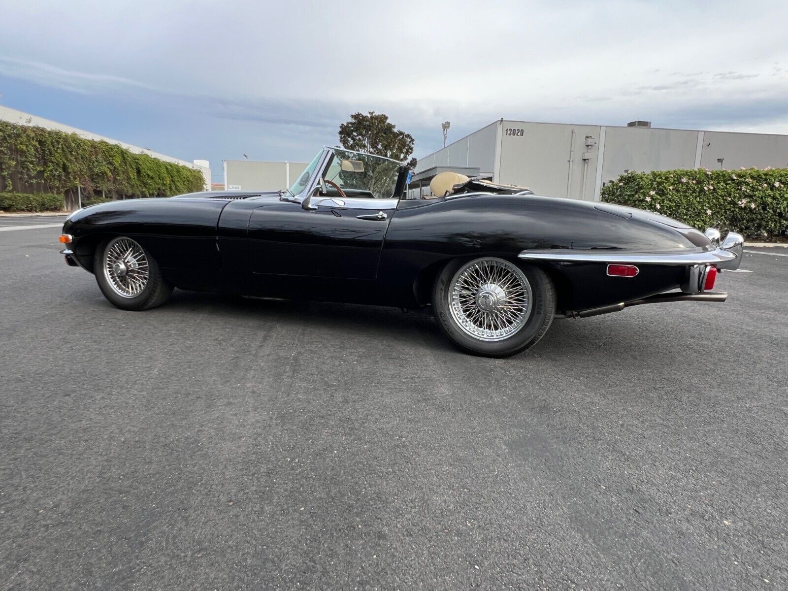 Jaguar-E-Type-Cabriolet-1970-Black-Black-52640-15