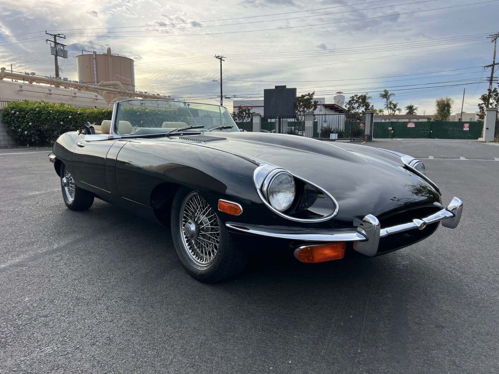 Jaguar-E-Type-Cabriolet-1970-Black-Black-52640-2