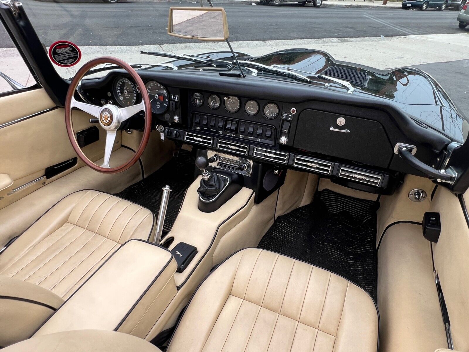 Jaguar-E-Type-Cabriolet-1970-Black-Black-52640-24