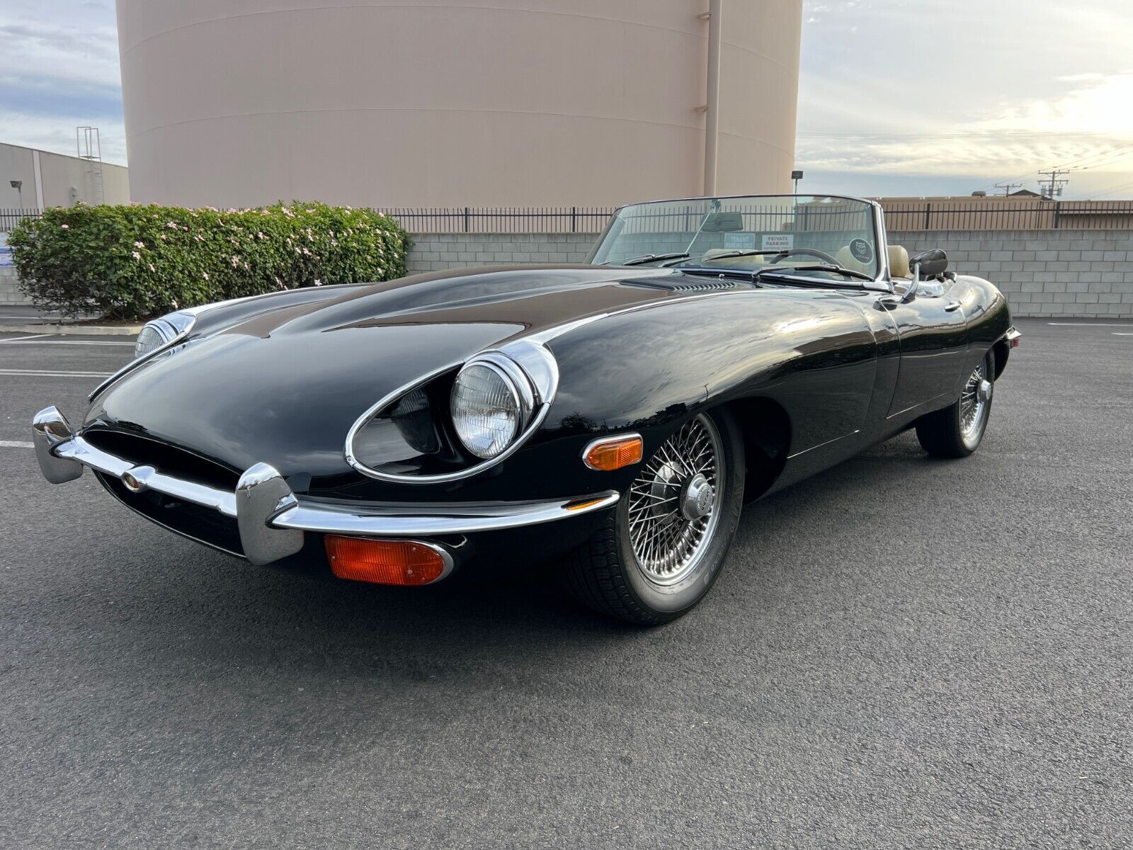 Jaguar-E-Type-Cabriolet-1970-Black-Black-52640-5