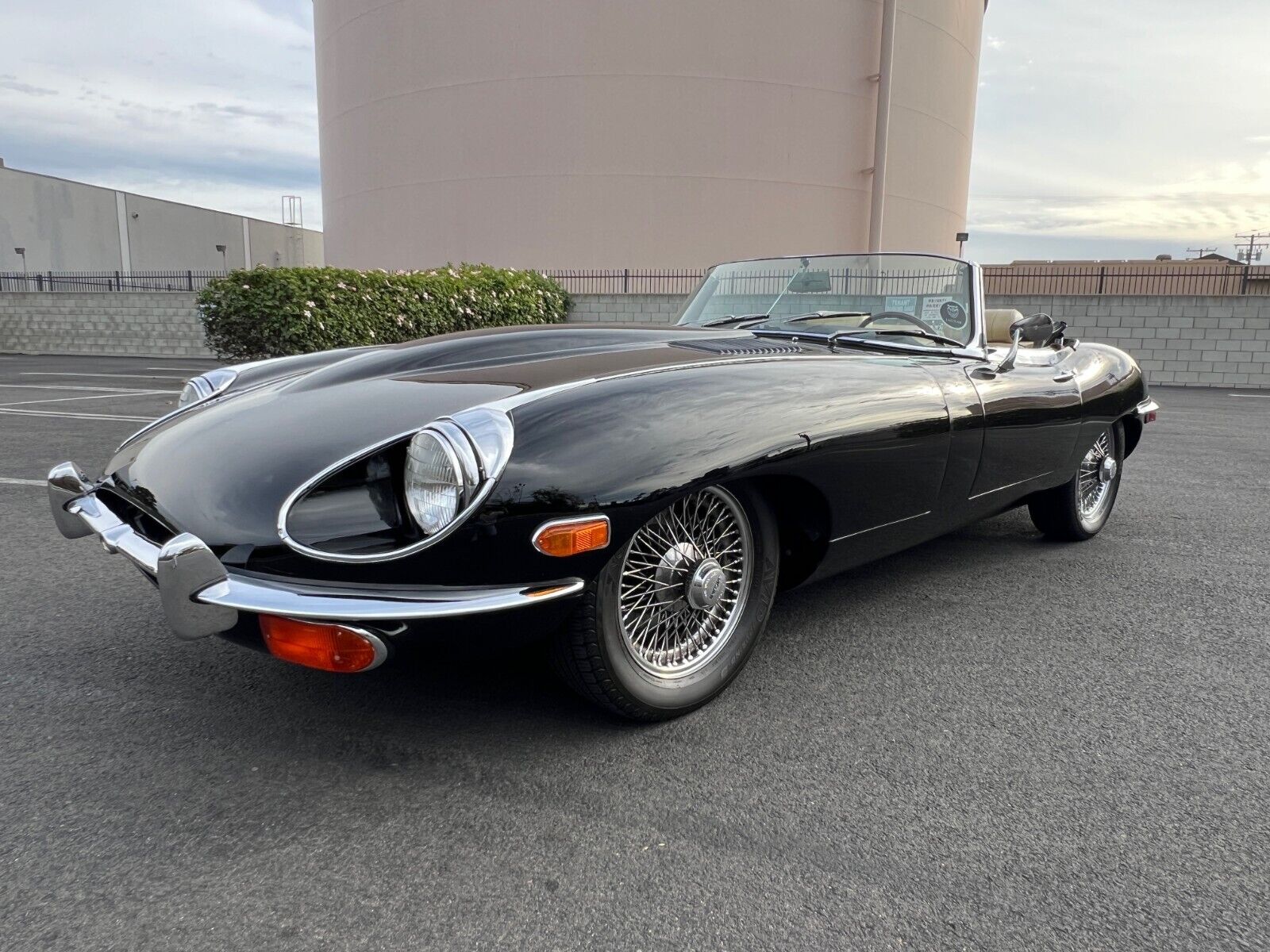 Jaguar-E-Type-Cabriolet-1970-Black-Black-52640-7