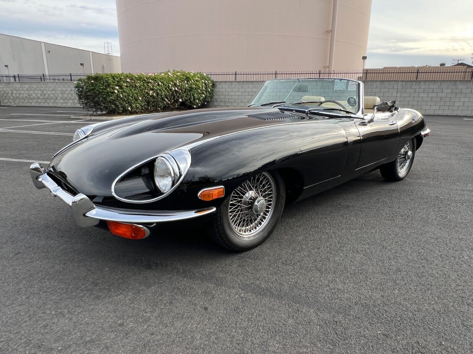 Jaguar-E-Type-Cabriolet-1970-Black-Black-52640-8