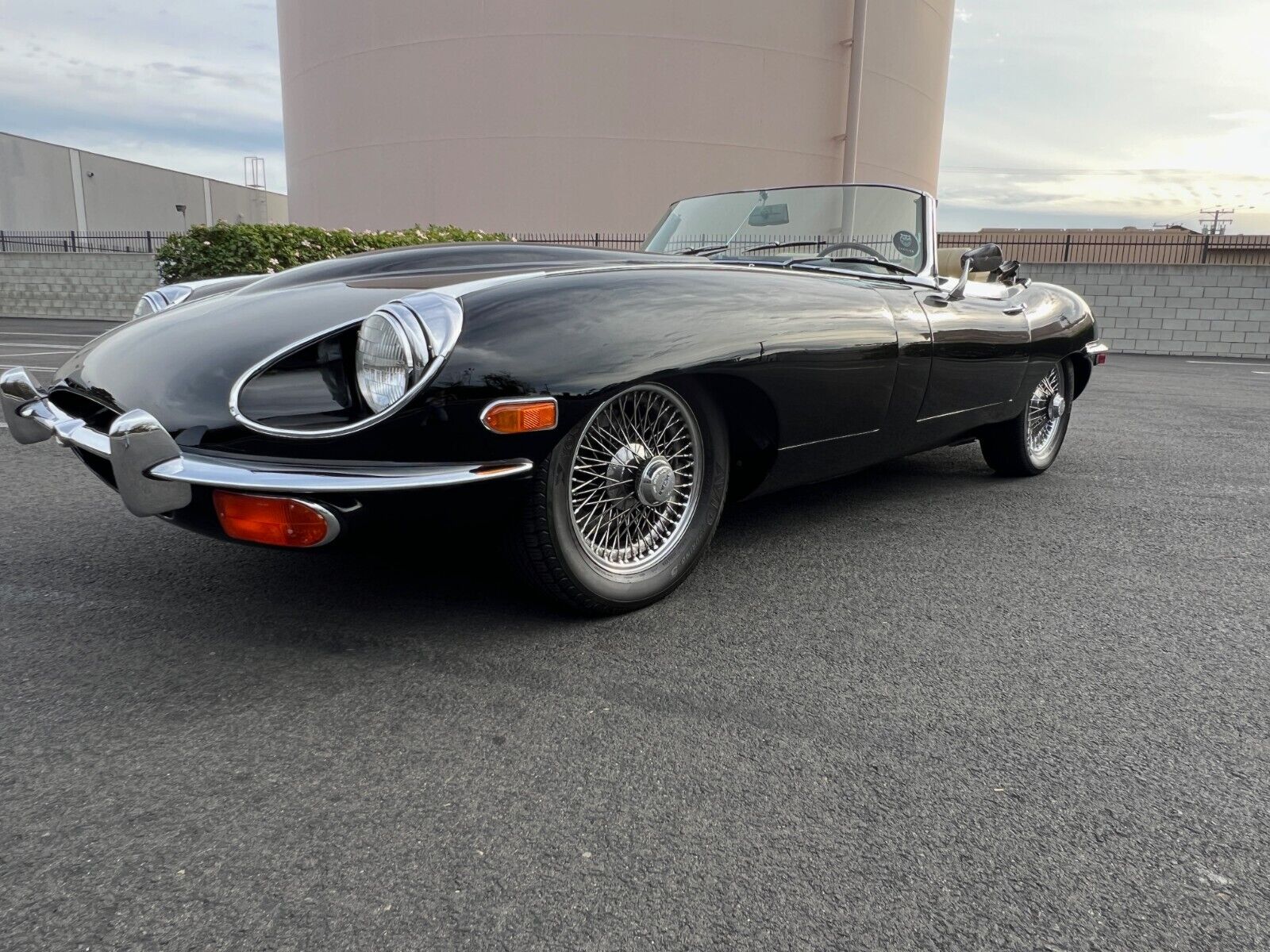 Jaguar-E-Type-Cabriolet-1970-Black-Black-52640-9