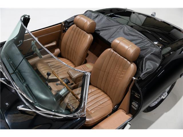 Jaguar-E-Type-Cabriolet-1970-Black-Cinnamon-108209-19