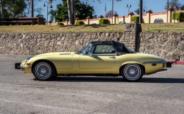 Jaguar-E-Type-Cabriolet-1974-Cream-Black-38064-4