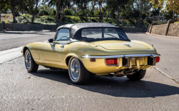 Jaguar-E-Type-Cabriolet-1974-Cream-Black-38064-5