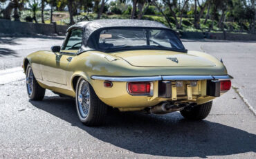 Jaguar-E-Type-Cabriolet-1974-Cream-Black-38064-6