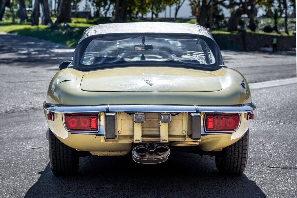 Jaguar-E-Type-Cabriolet-1974-Cream-Black-38064-7