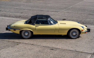 Jaguar-E-Type-Cabriolet-1974-Cream-Black-38064-9