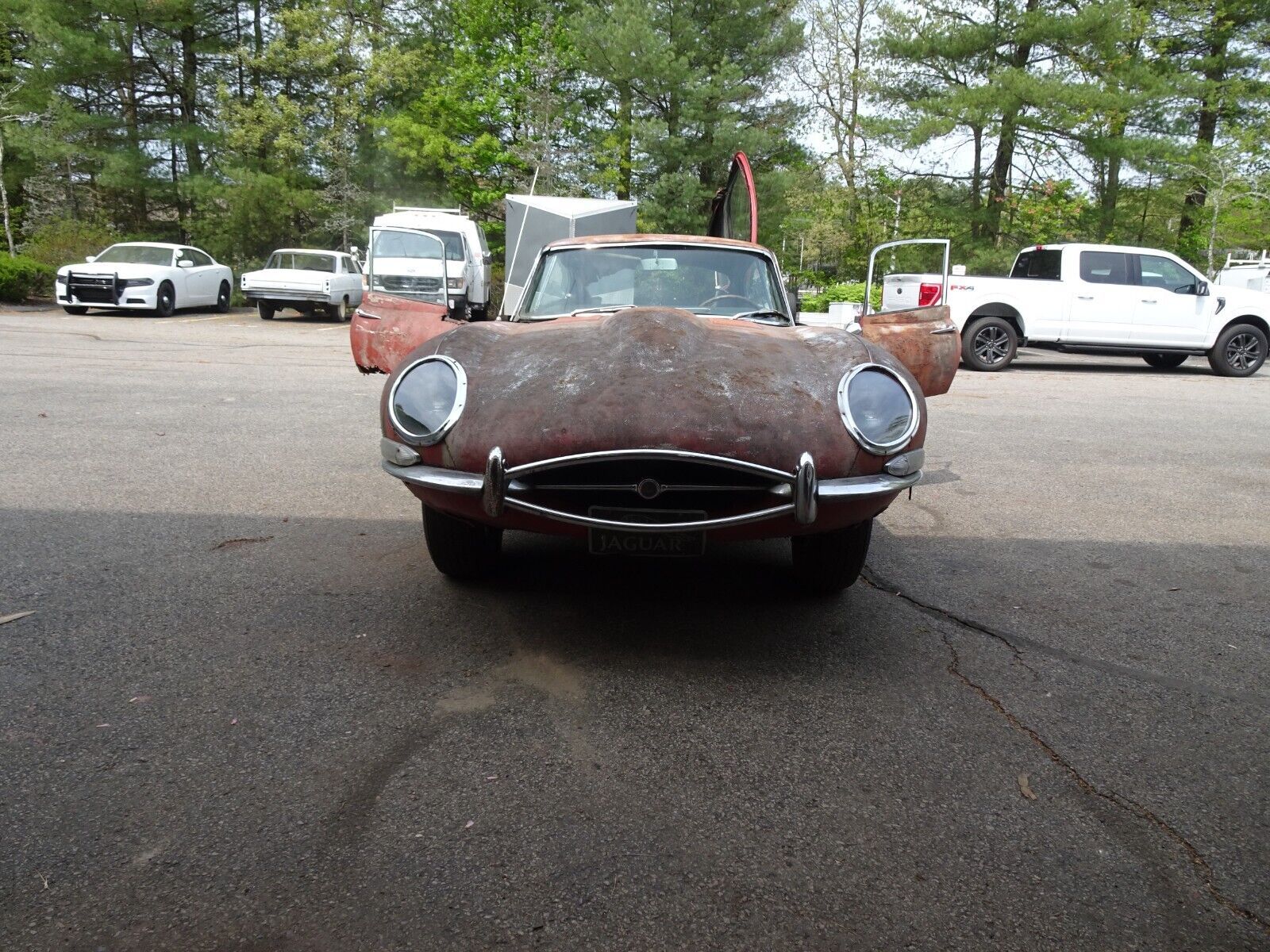 Jaguar-E-Type-Coupe-1964-Red-Black-130592-1