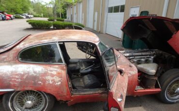 Jaguar-E-Type-Coupe-1964-Red-Black-130592-10