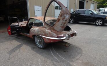 Jaguar-E-Type-Coupe-1964-Red-Black-130592-15