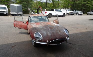 Jaguar-E-Type-Coupe-1964-Red-Black-130592-2