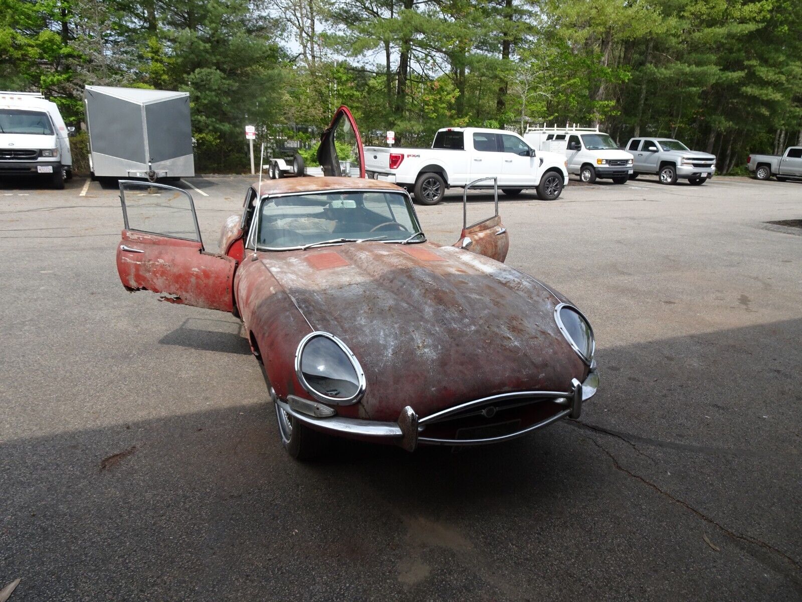 Jaguar-E-Type-Coupe-1964-Red-Black-130592-2