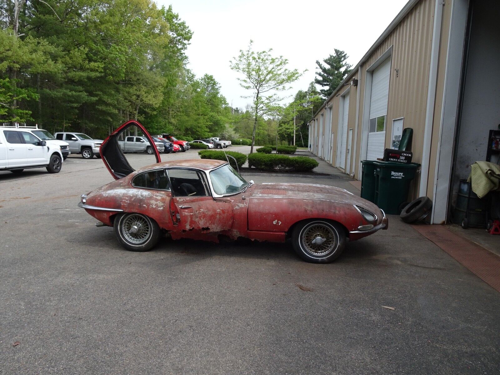 Jaguar-E-Type-Coupe-1964-Red-Black-130592-3