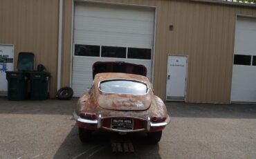 Jaguar-E-Type-Coupe-1964-Red-Black-130592-5