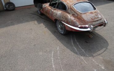 Jaguar-E-Type-Coupe-1964-Red-Black-130592-6