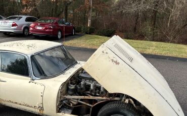 Jaguar-E-Type-Coupe-1967-White-Black-69945-11