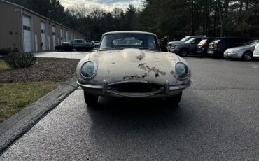 Jaguar-E-Type-Coupe-1967-White-Black-69945-2