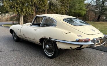 Jaguar-E-Type-Coupe-1967-White-Black-69945-5