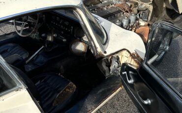 Jaguar-E-Type-Coupe-1967-White-Black-69945-6