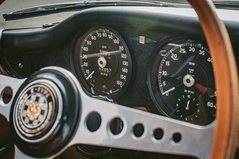 Jaguar-E-Type-Roadster-Cabriolet-1964-Green-Tan-101319-7