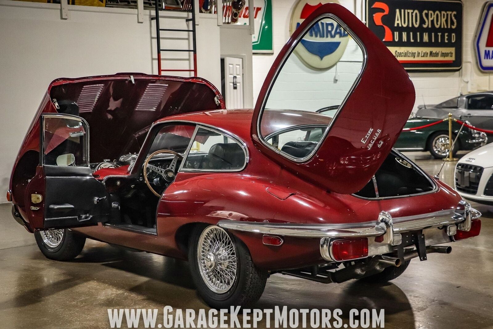 Jaguar-E-Type-SII-Coupe-Coupe-1971-Red-Black-97047-2