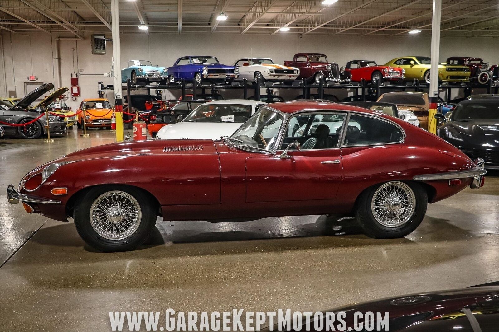 Jaguar-E-Type-SII-Coupe-Coupe-1971-Red-Black-97047-9