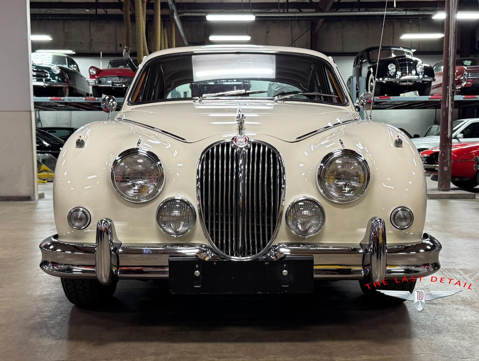 Jaguar-Mark-II-3.8-Saloon-1965-White-Red-115507-1