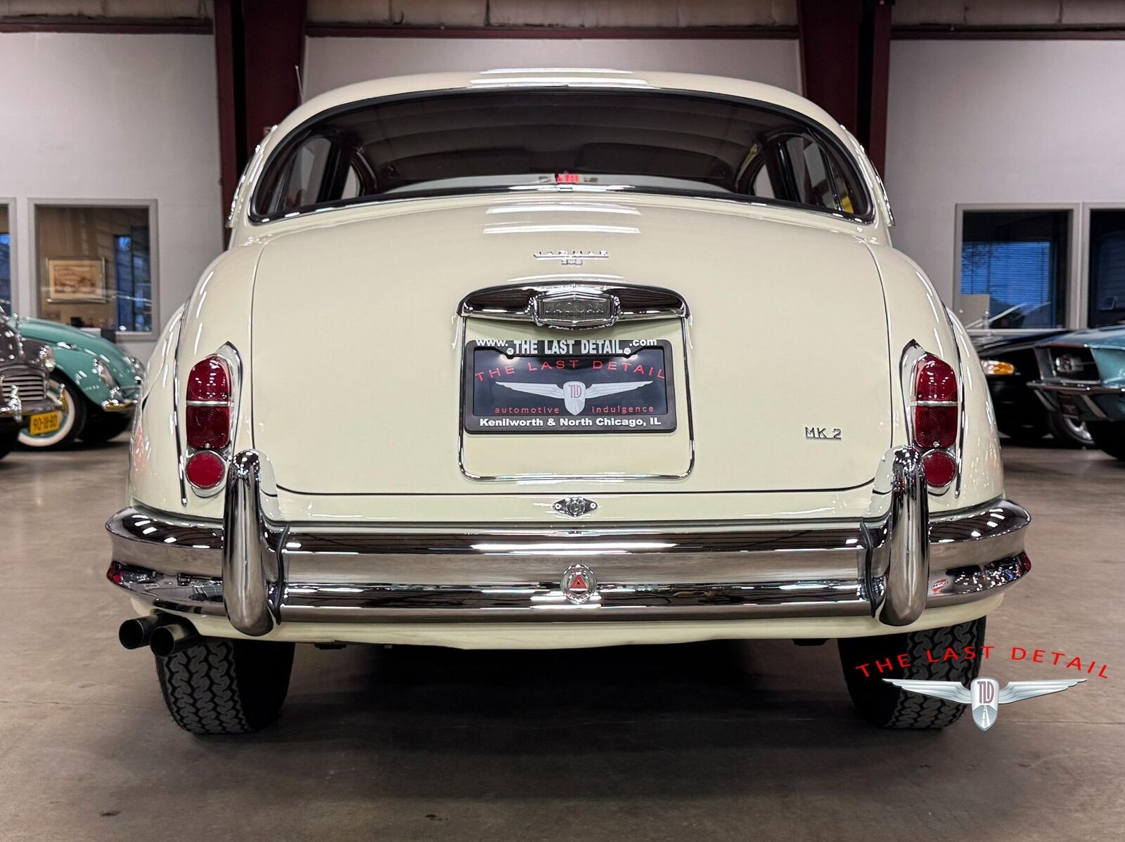 Jaguar-Mark-II-3.8-Saloon-1965-White-Red-115507-3