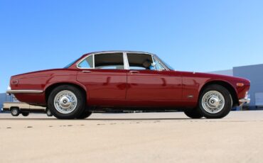 Jaguar-XJ-1970-Maroon-Black-133539-6