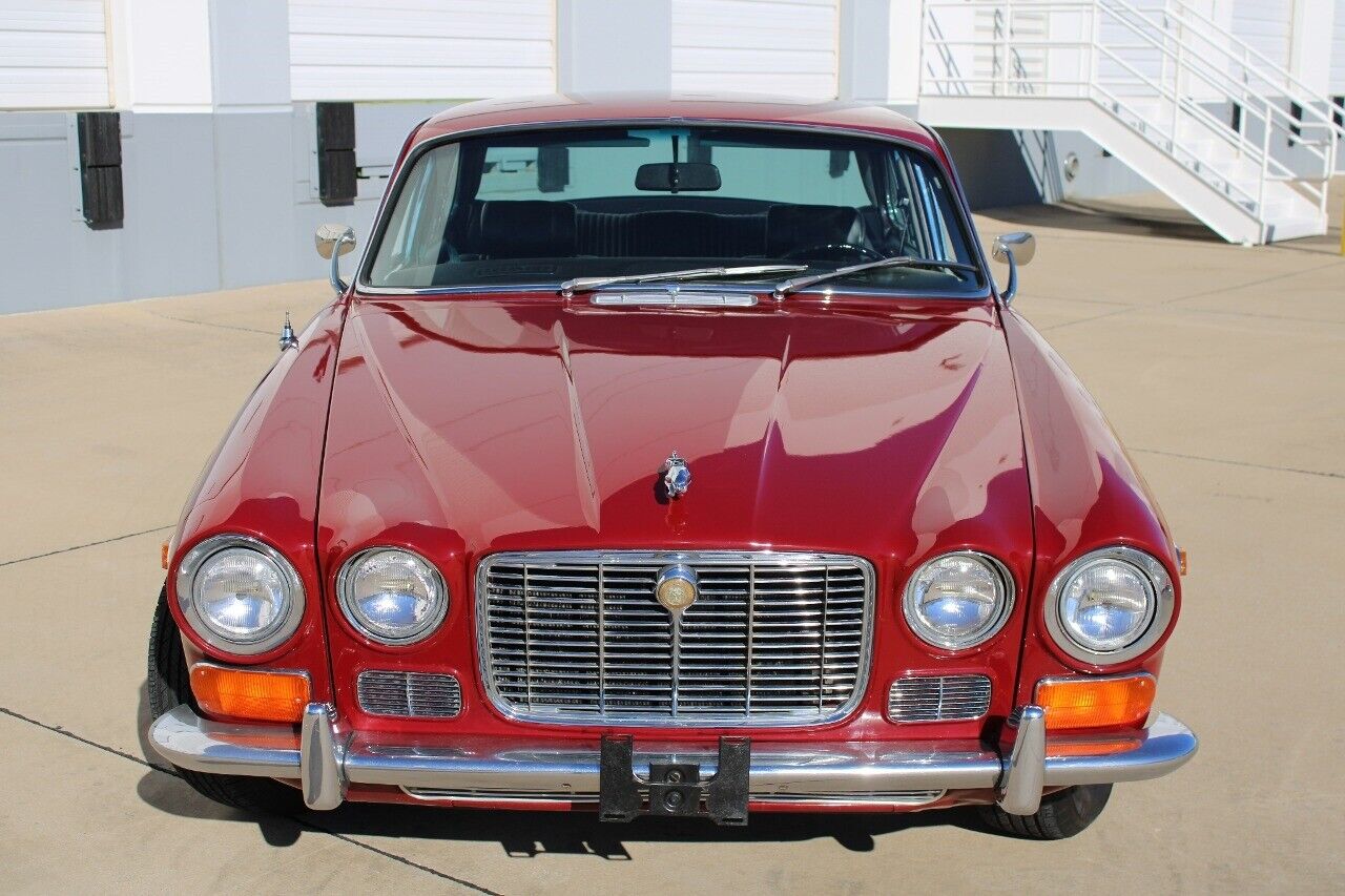 Jaguar-XJ-1970-Maroon-Black-133539-8