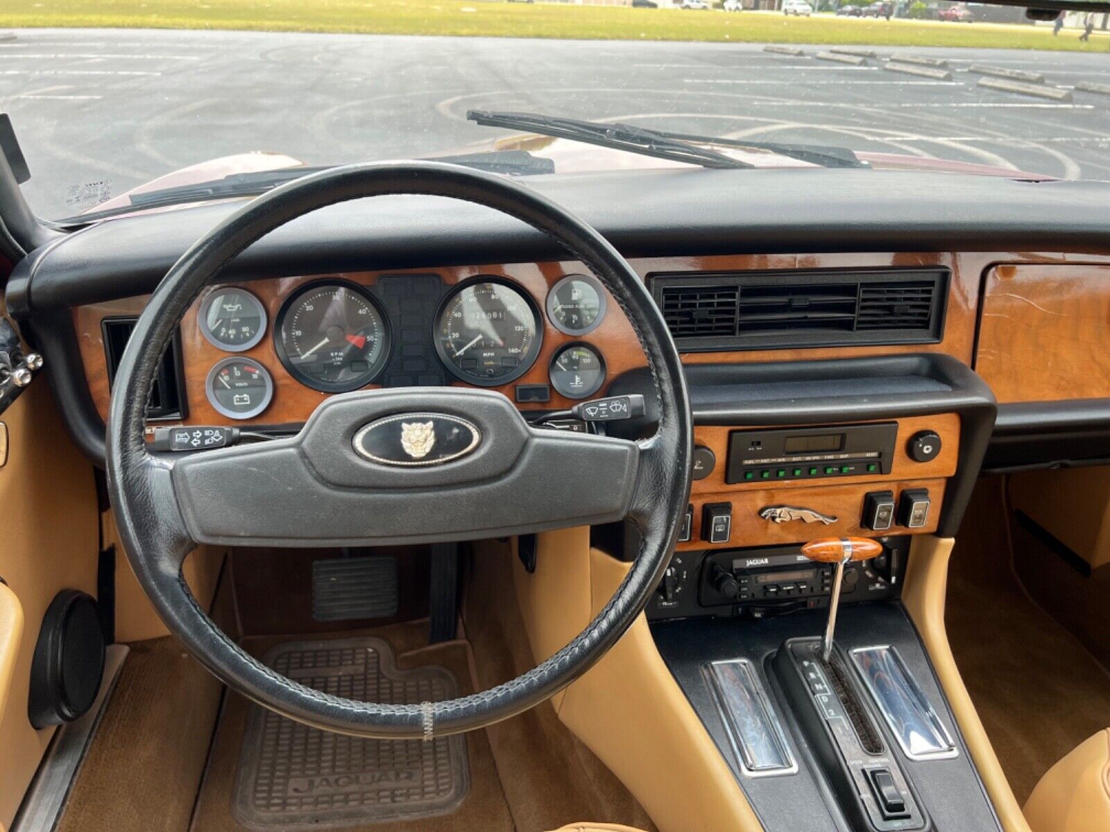 Jaguar-XJ-Berline-1983-41843-17