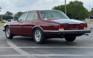 Jaguar-XJ-Berline-1983-41843-3