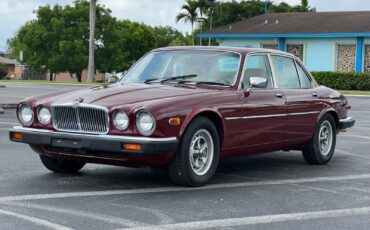 Jaguar-XJ-Berline-1983-41843-4