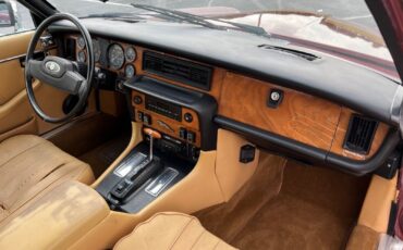 Jaguar-XJ-Berline-1983-41843-8