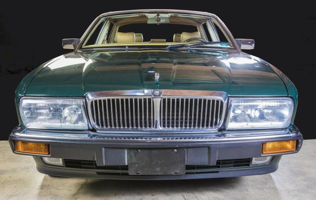 Jaguar-XJ-Berline-1993-Green-Brown-64688-1