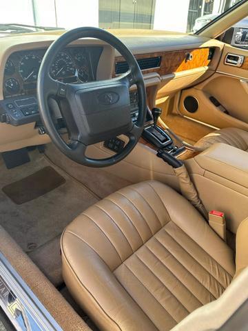 Jaguar-XJ-Berline-1993-Green-Brown-64688-10