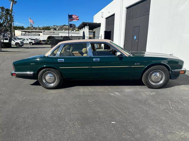 Jaguar-XJ-Berline-1993-Green-Brown-64688-5