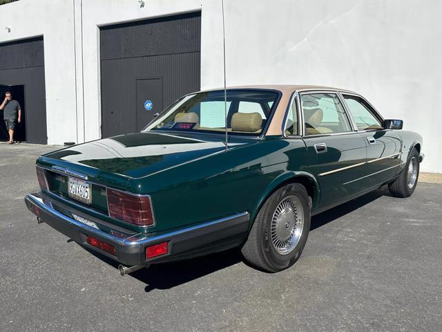 Jaguar-XJ-Berline-1993-Green-Brown-64688-6