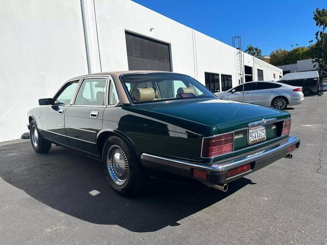 Jaguar-XJ-Berline-1993-Green-Brown-64688-7