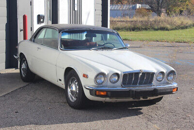 Jaguar-XJ-Coupe-1976-White-Red-121795-1