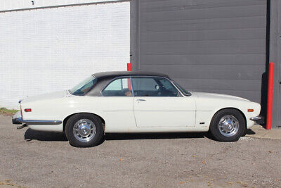 Jaguar-XJ-Coupe-1976-White-Red-121795-10