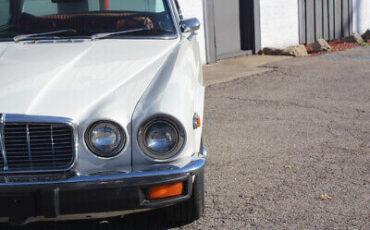 Jaguar-XJ-Coupe-1976-White-Red-121795-8