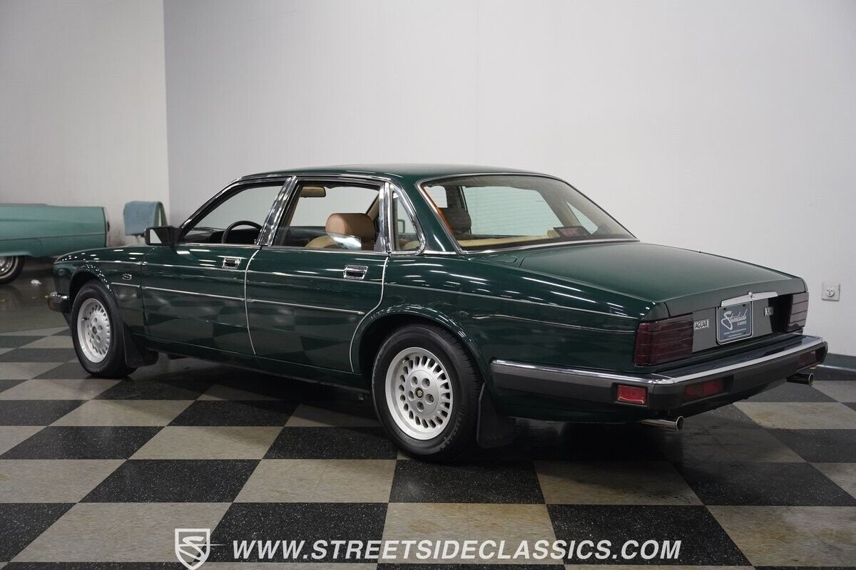 Jaguar-XJ6-Berline-1988-Green-Tan-42314-11