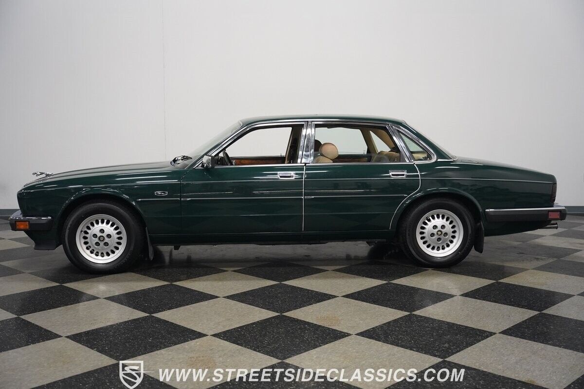 Jaguar-XJ6-Berline-1988-Green-Tan-42314-2