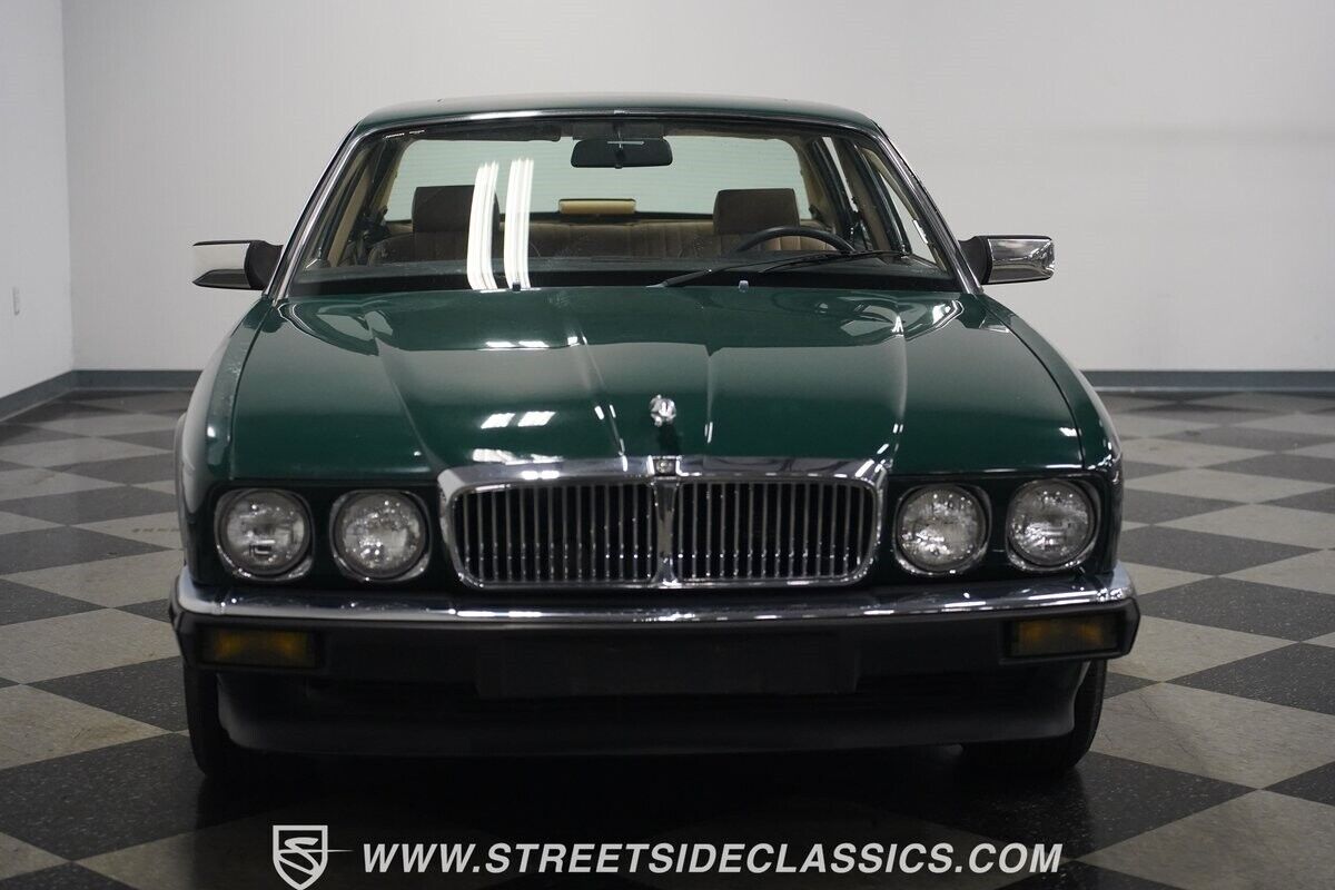 Jaguar-XJ6-Berline-1988-Green-Tan-42314-5