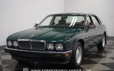 Jaguar-XJ6-Berline-1988-Green-Tan-42314-6